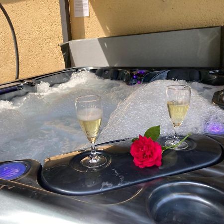 Gite Des Combes Blanches Avec Piscine Et Jacuzzi Frayssinet-le-Gélat 외부 사진