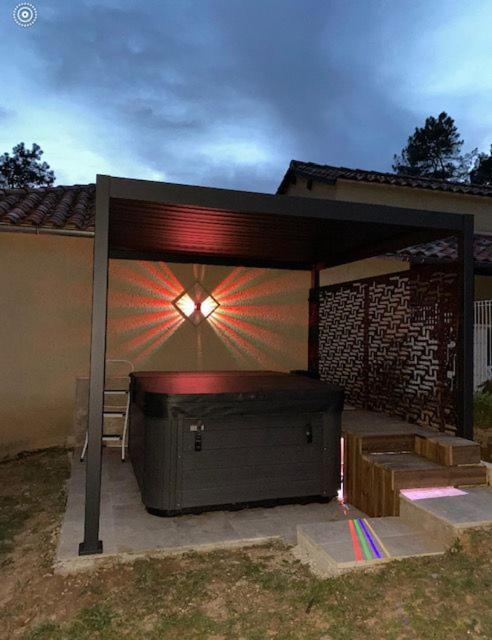 Gite Des Combes Blanches Avec Piscine Et Jacuzzi Frayssinet-le-Gélat 외부 사진