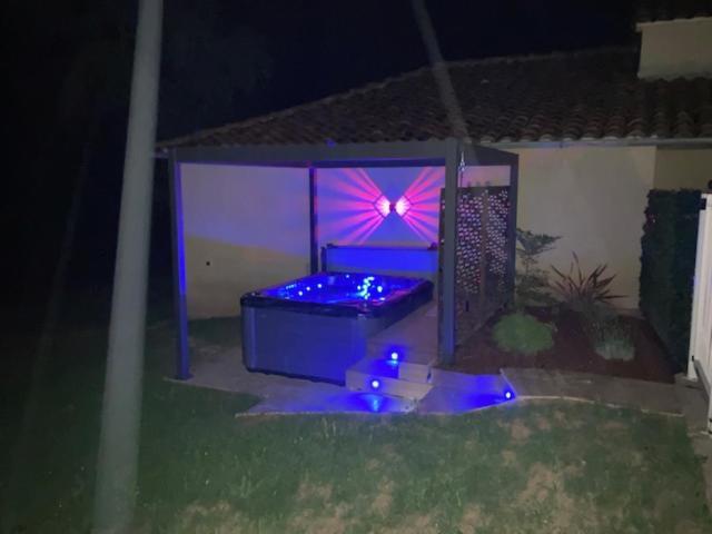 Gite Des Combes Blanches Avec Piscine Et Jacuzzi Frayssinet-le-Gélat 외부 사진