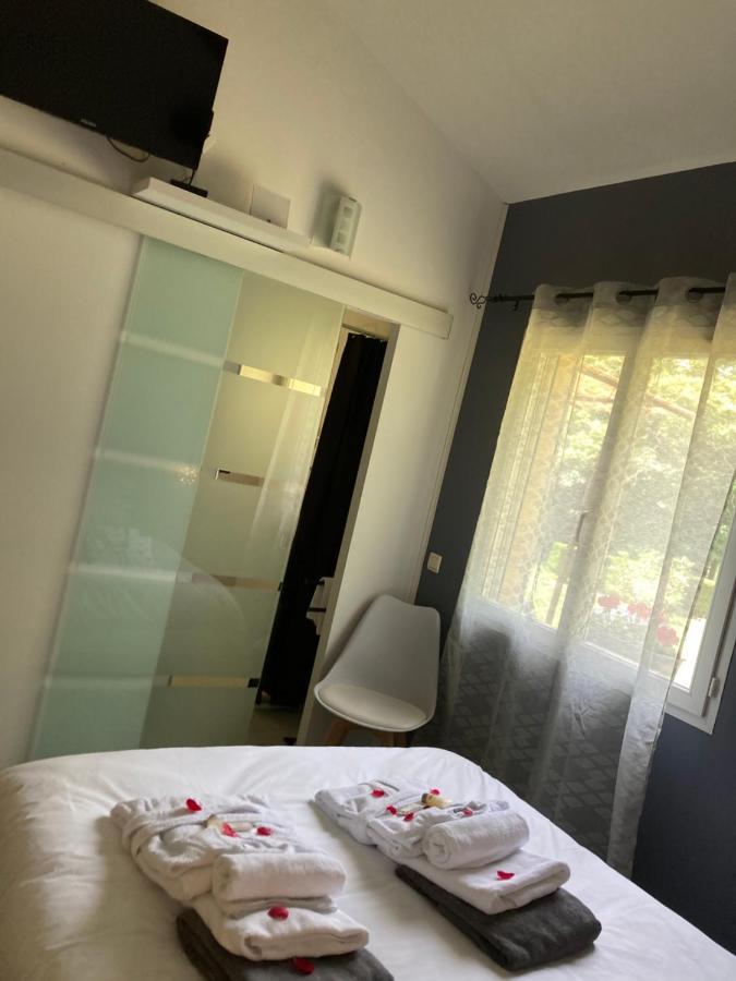Gite Des Combes Blanches Avec Piscine Et Jacuzzi Frayssinet-le-Gélat 외부 사진